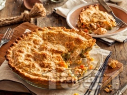 Солен пай с пиле и зеленчуци на фурна - снимка на рецептата